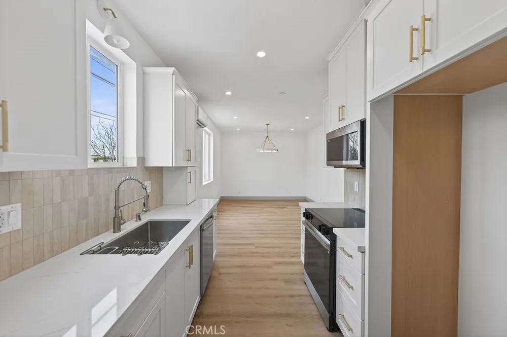 15540 Colorado Paramount, CA 90723