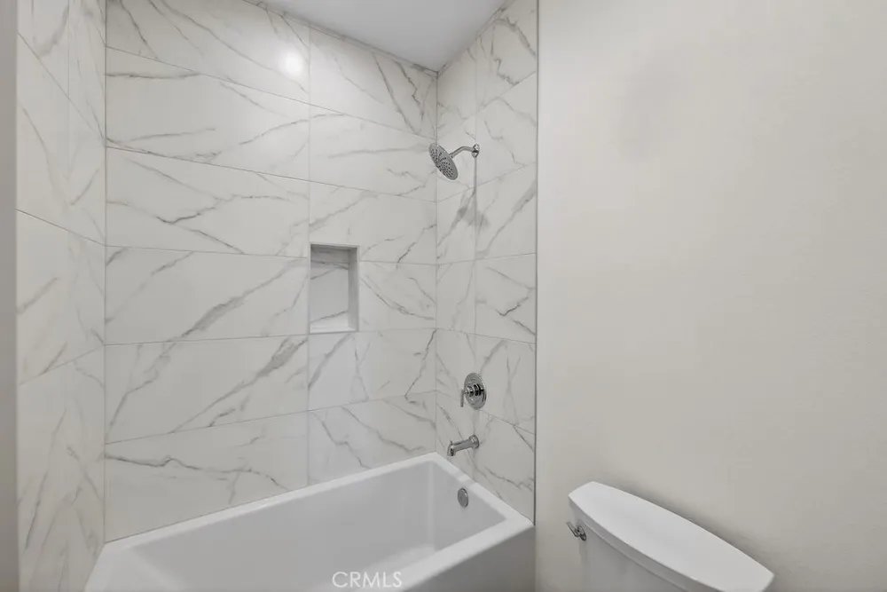 15540 Colorado Paramount, CA 90723