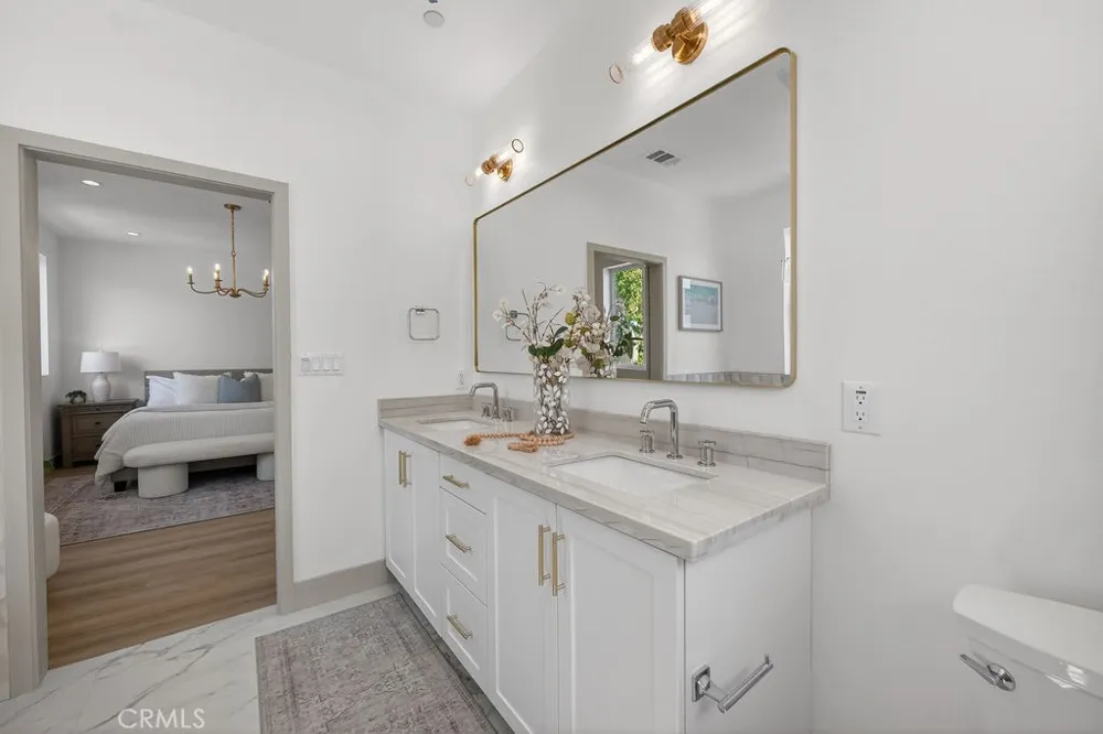 15540 Colorado Paramount, CA 90723