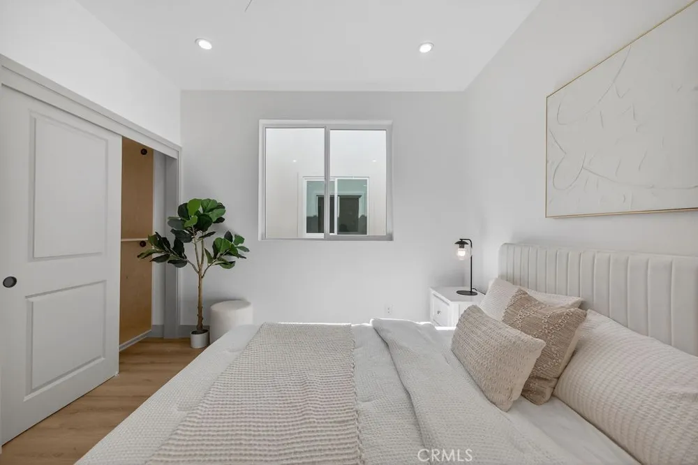 15540 Colorado Paramount, CA 90723