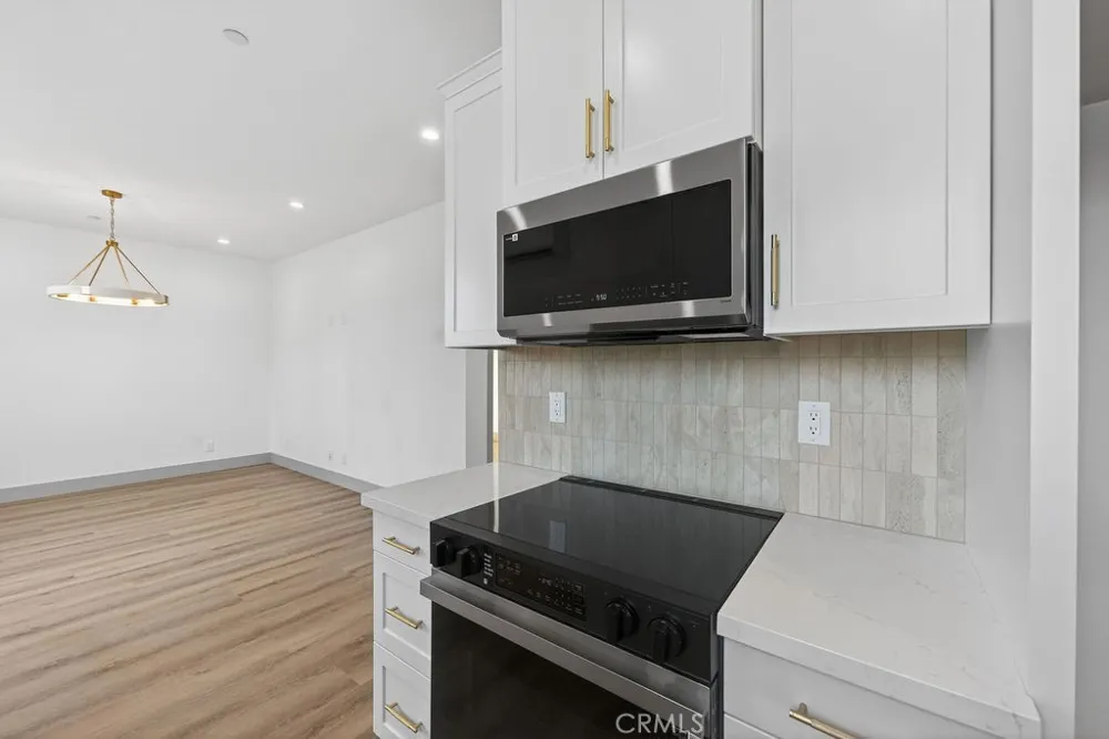 15540 Colorado Paramount, CA 90723