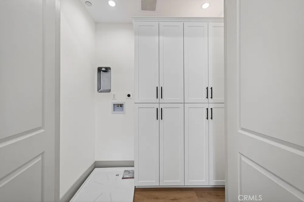 15540 Colorado Paramount, CA 90723