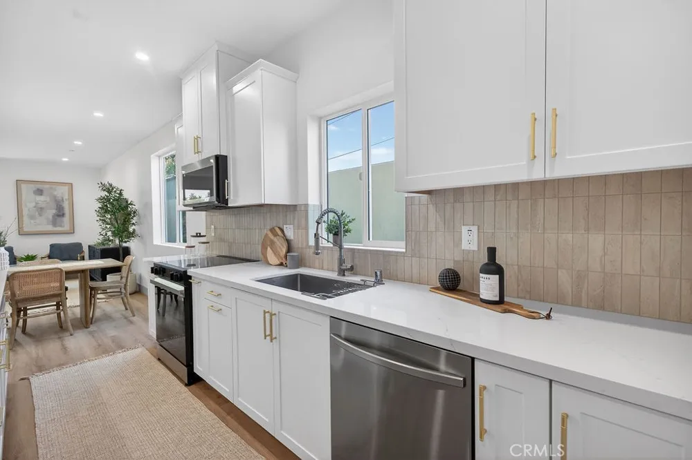 15540 Colorado Paramount, CA 90723