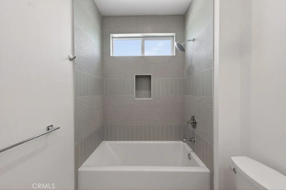 15540 Colorado Paramount, CA 90723