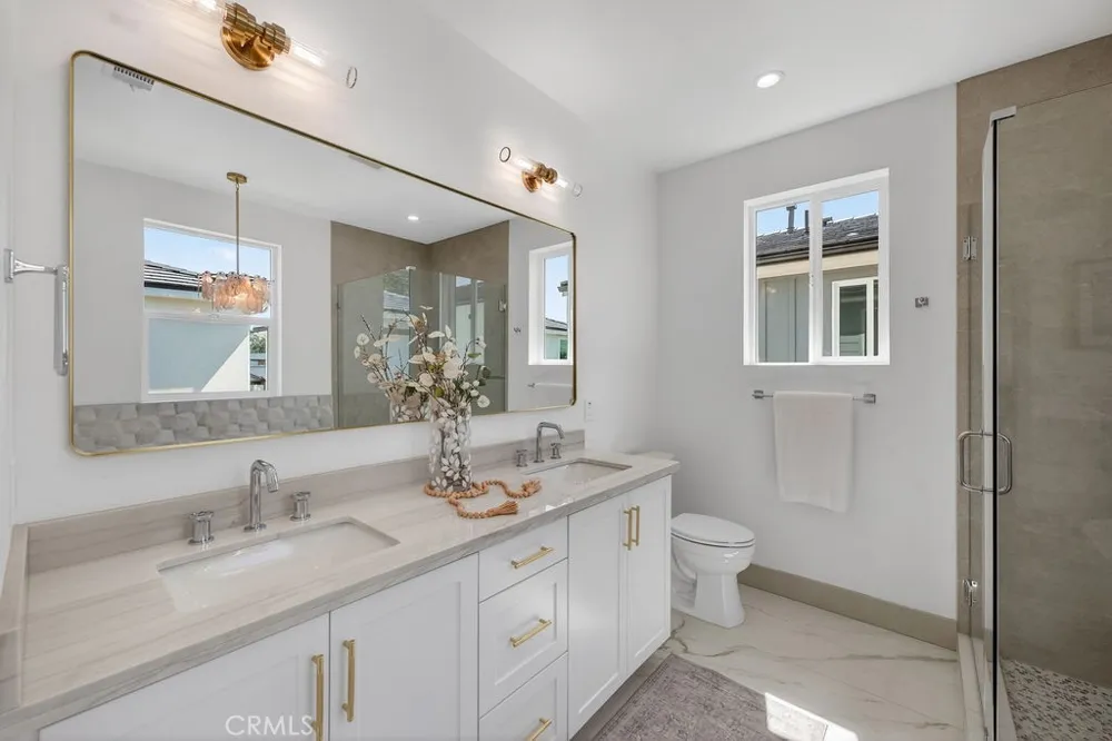 15540 Colorado Paramount, CA 90723