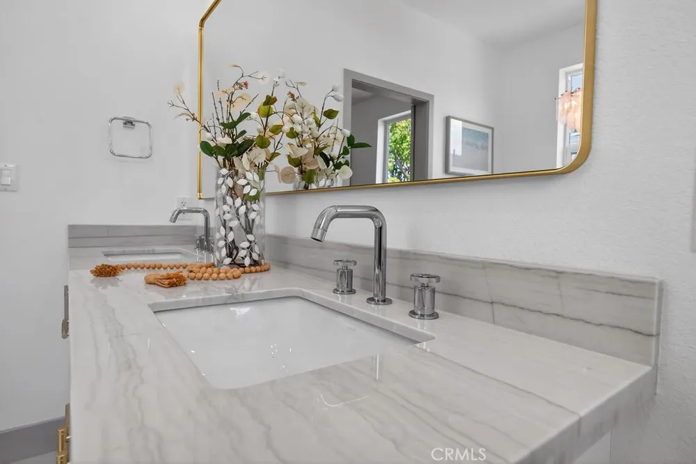 15540 Colorado Paramount, CA 90723