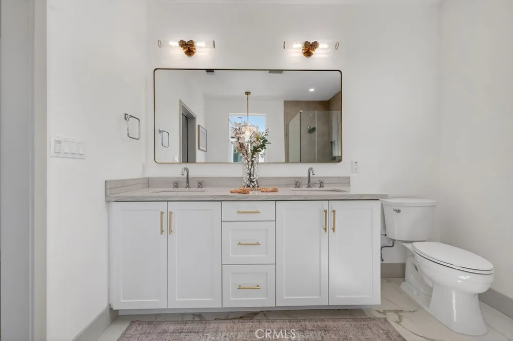 15540 Colorado Paramount, CA 90723