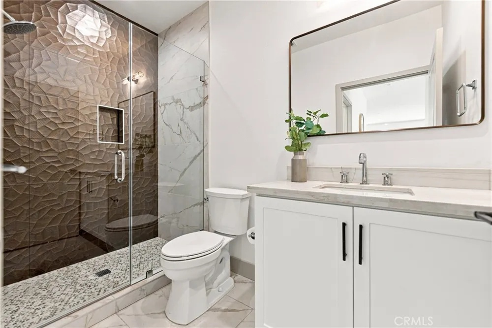 15540 Colorado Paramount, CA 90723