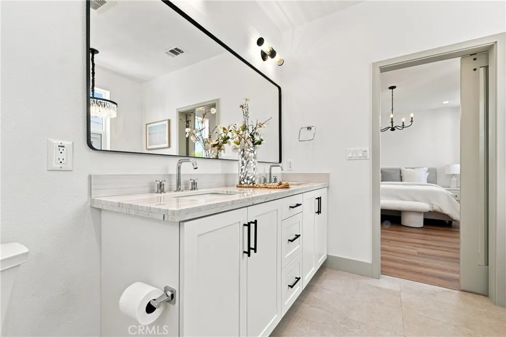 15540 Colorado Paramount, CA 90723