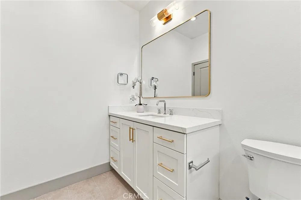 15540 Colorado Paramount, CA 90723