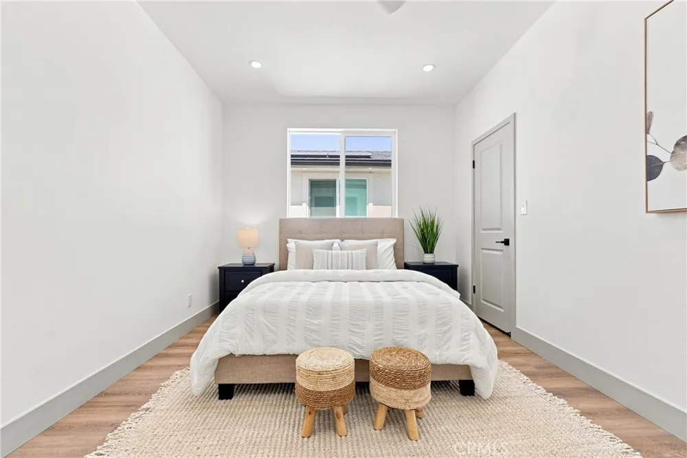 15540 Colorado Paramount, CA 90723