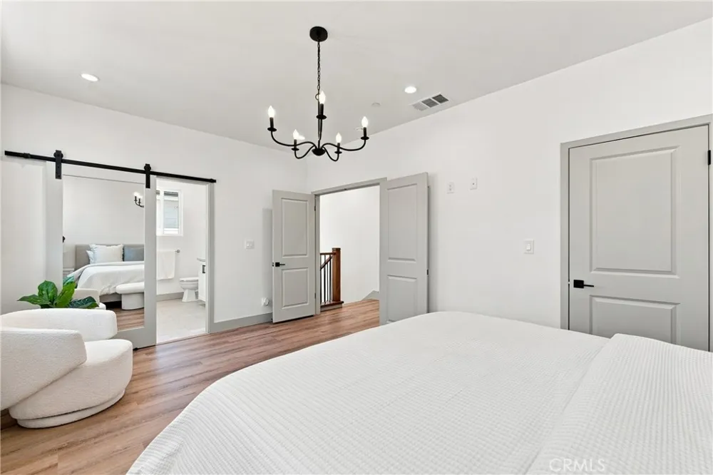 15540 Colorado Paramount, CA 90723