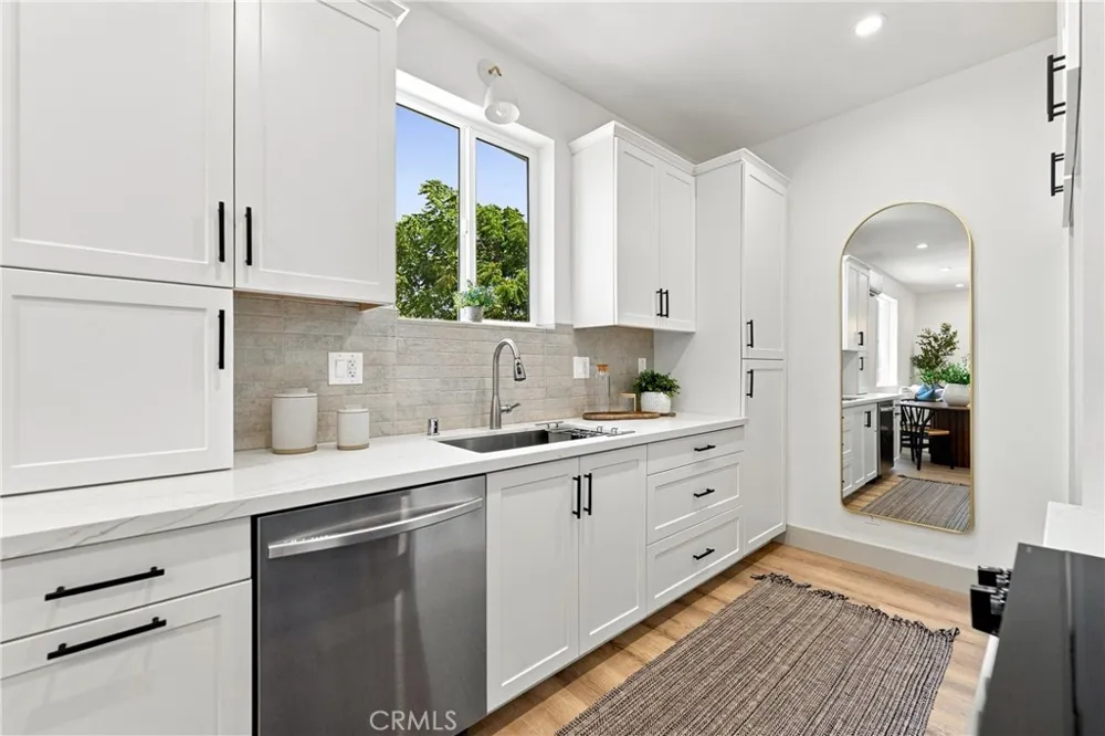 15540 Colorado Paramount, CA 90723