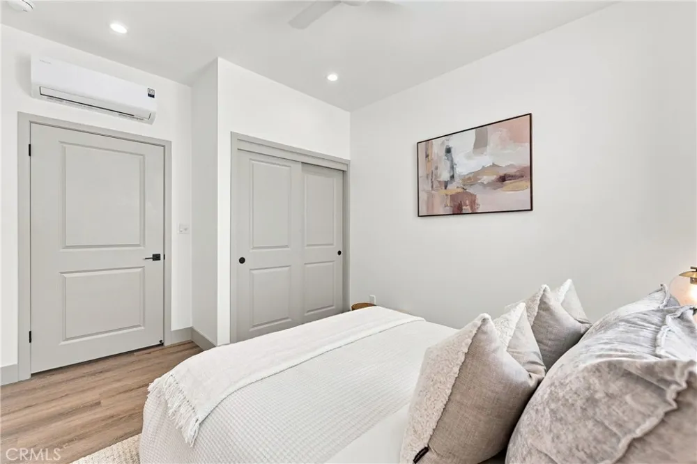 15540 Colorado Paramount, CA 90723