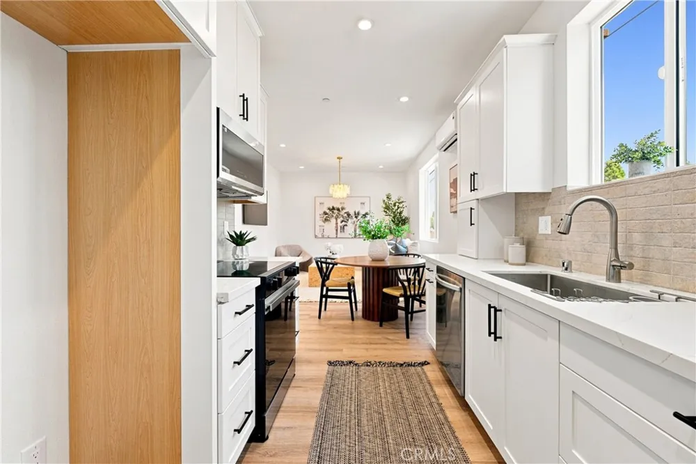 15540 Colorado Paramount, CA 90723