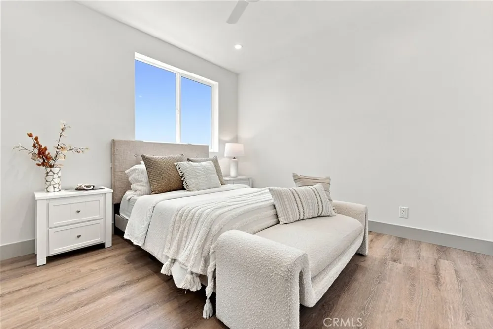15540 Colorado Paramount, CA 90723