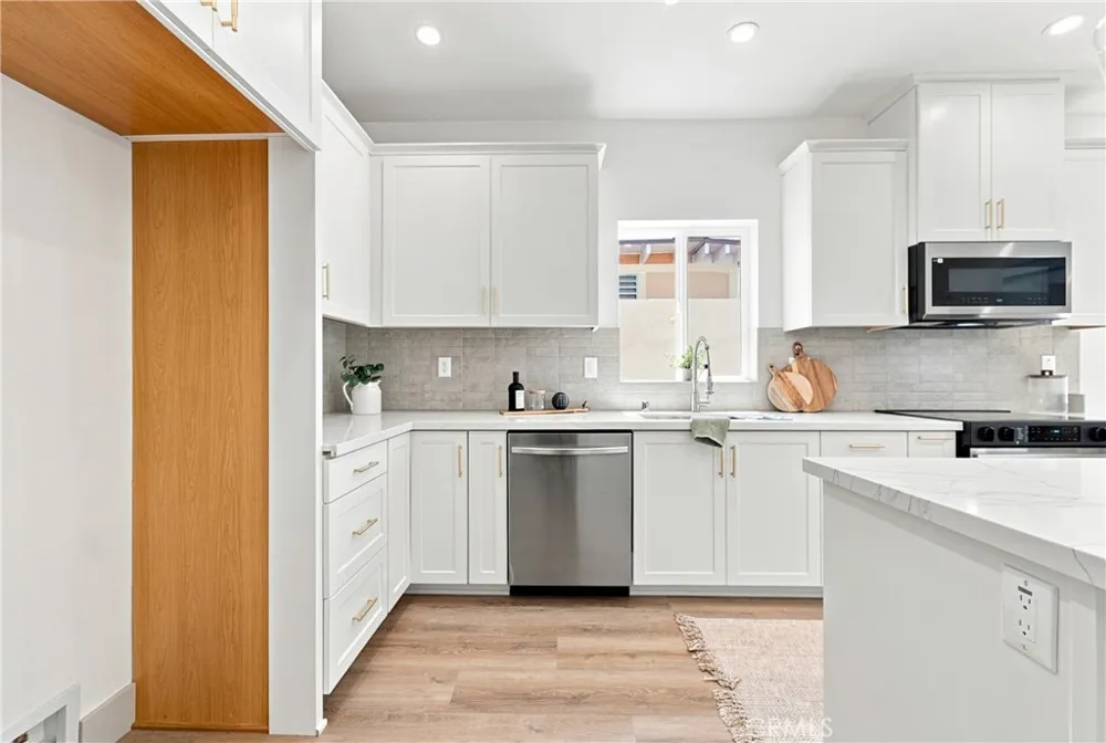 15540 Colorado Paramount, CA 90723