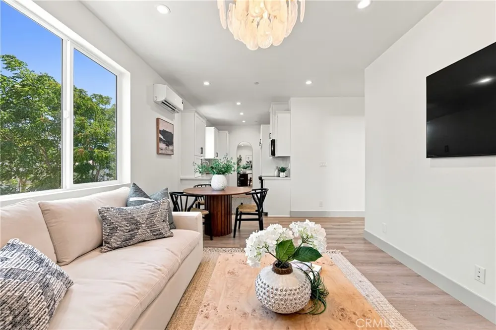15540 Colorado Paramount, CA 90723