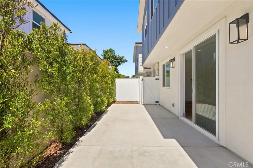 15540 Colorado Paramount, CA 90723