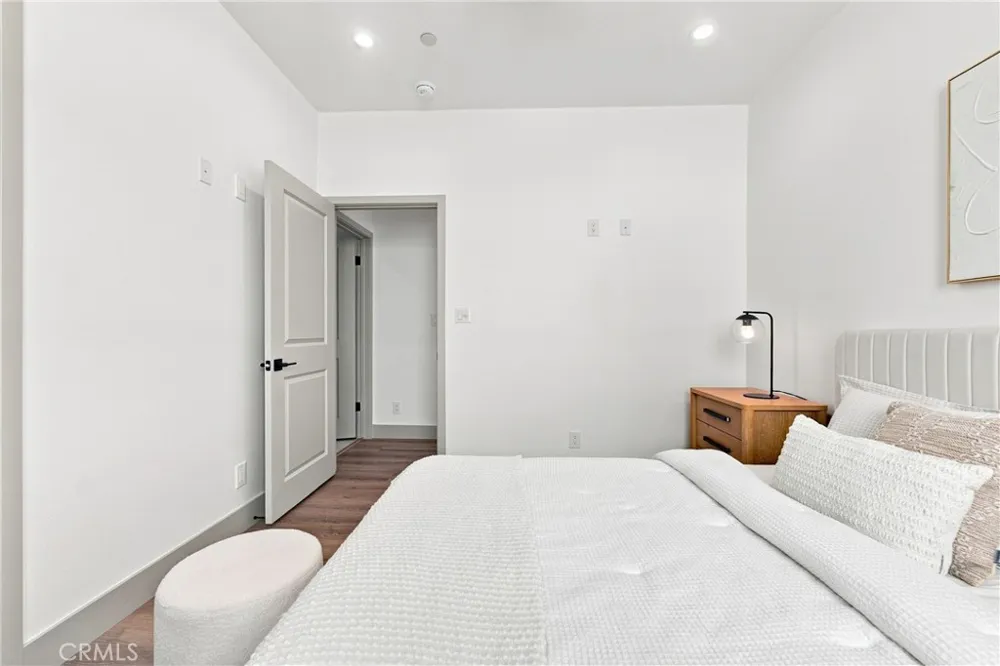 15540 Colorado Paramount, CA 90723