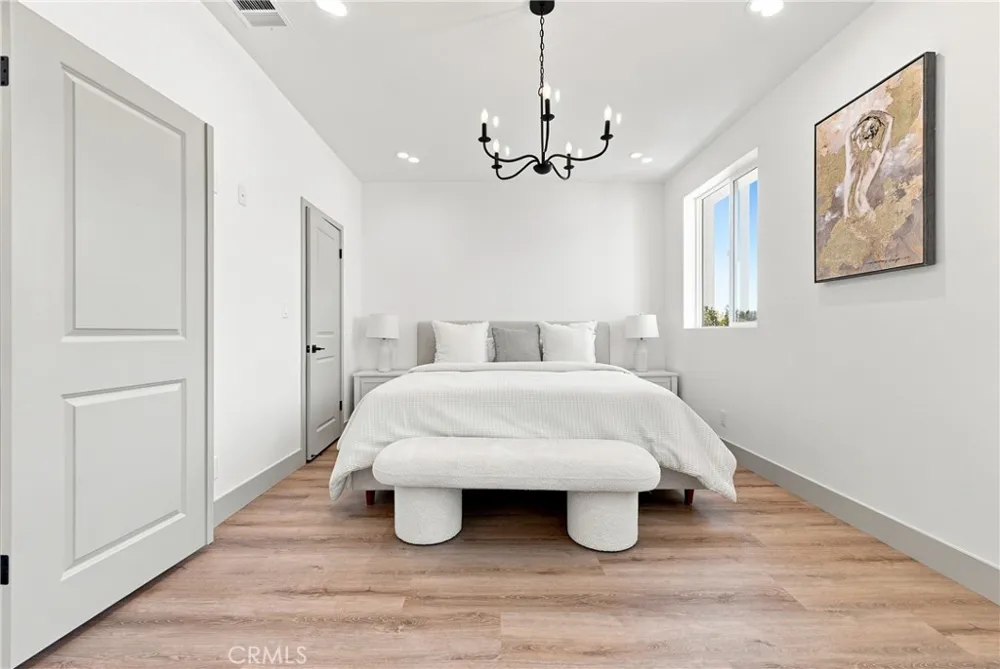 15540 Colorado Paramount, CA 90723