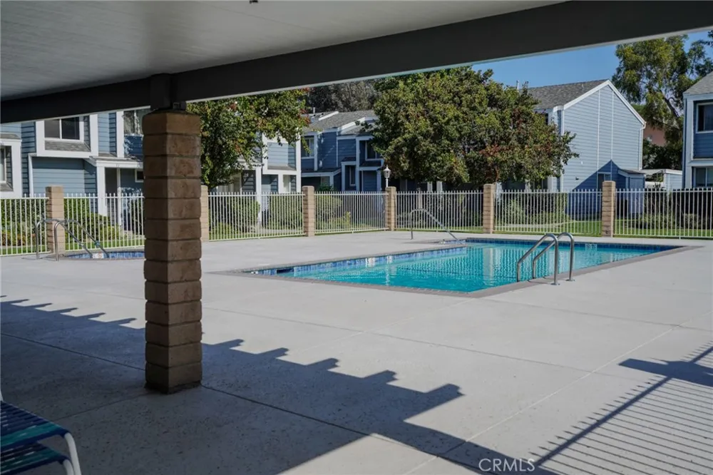 15735 Nordhoff #26 Los Angeles, CA 91343
