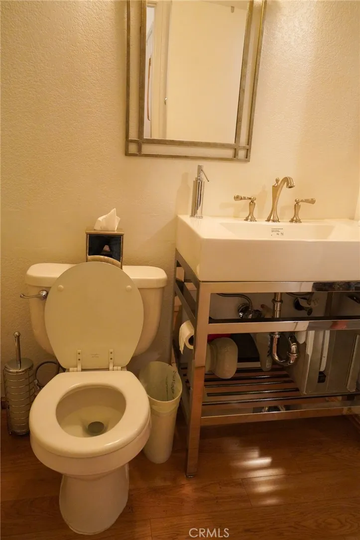 15735 Nordhoff #26 Los Angeles, CA 91343