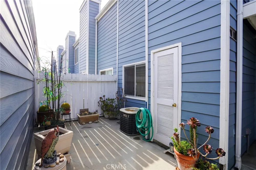 15735 Nordhoff #26 Los Angeles, CA 91343