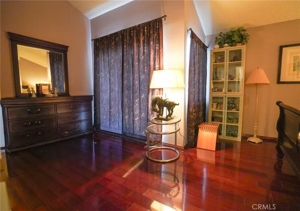 15735 Nordhoff #26 Los Angeles, CA 91343