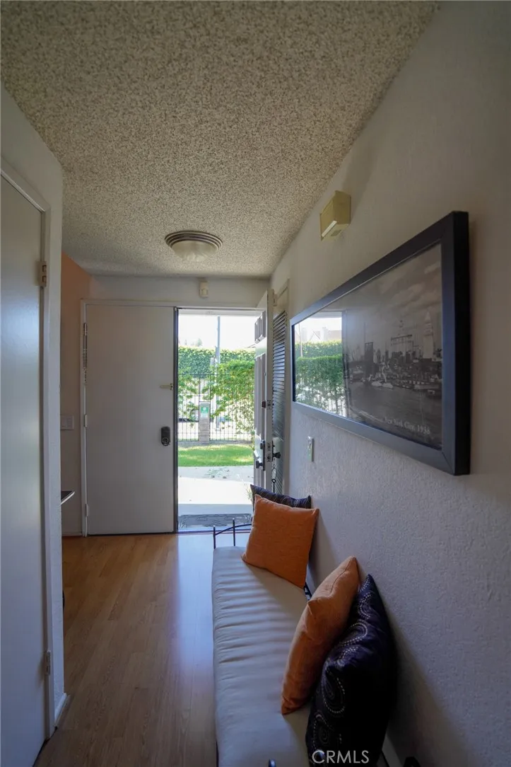 15735 Nordhoff #26 Los Angeles, CA 91343