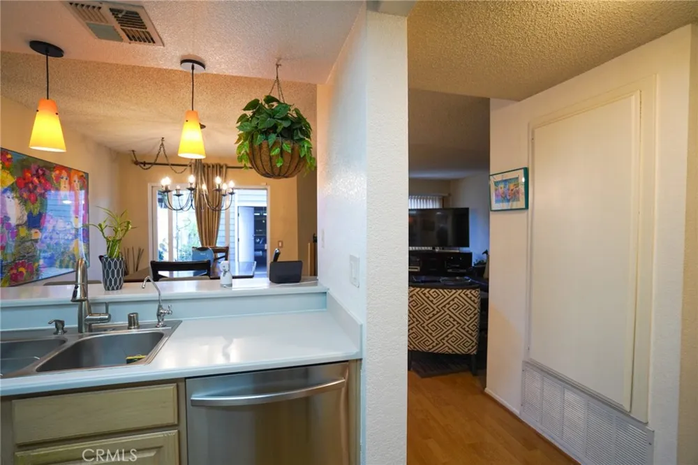 15735 Nordhoff #26 Los Angeles, CA 91343