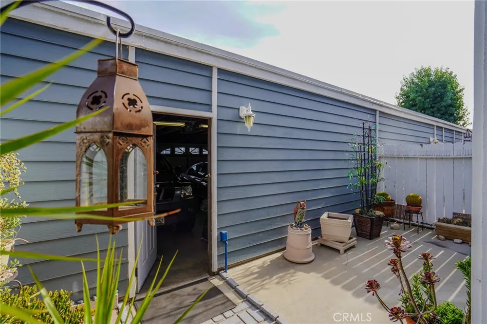 15735 Nordhoff #26 Los Angeles, CA 91343
