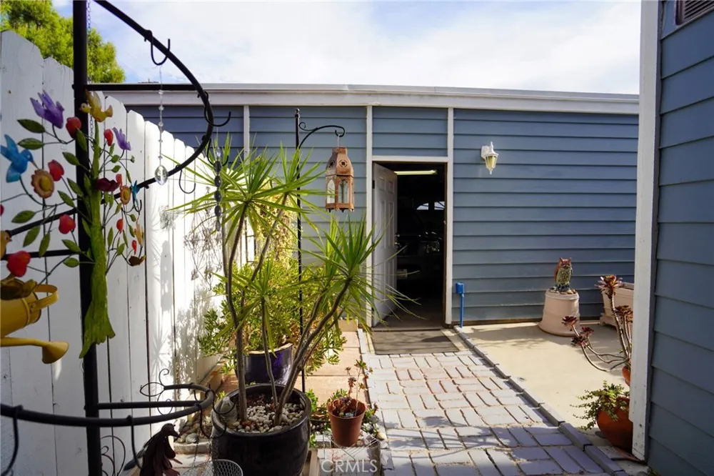 15735 Nordhoff #26 Los Angeles, CA 91343