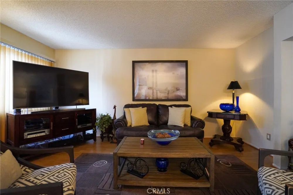 15735 Nordhoff #26 Los Angeles, CA 91343