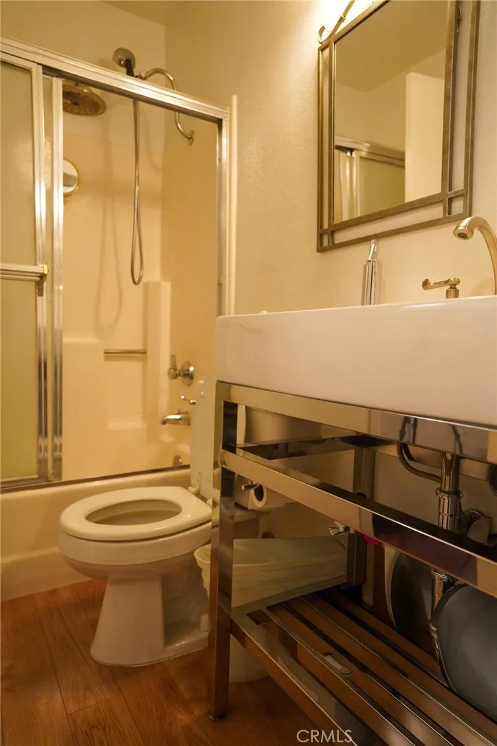15735 Nordhoff #26 Los Angeles, CA 91343