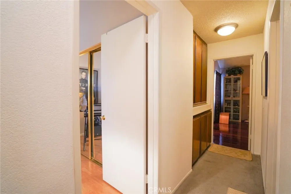 15735 Nordhoff #26 Los Angeles, CA 91343