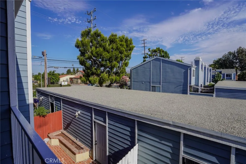 15735 Nordhoff #26 Los Angeles, CA 91343
