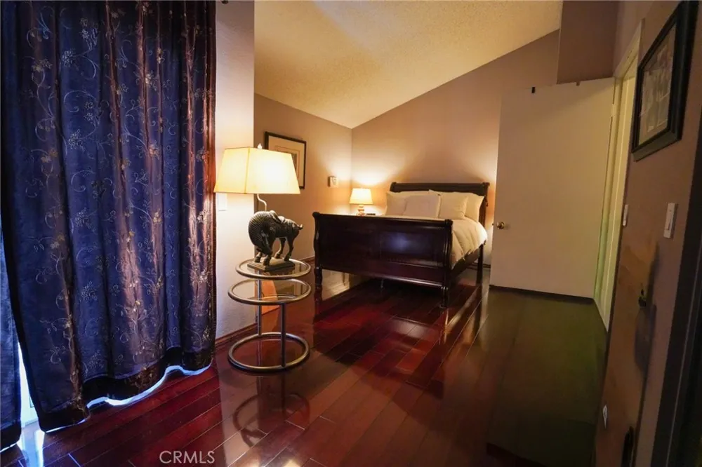 15735 Nordhoff #26 Los Angeles, CA 91343