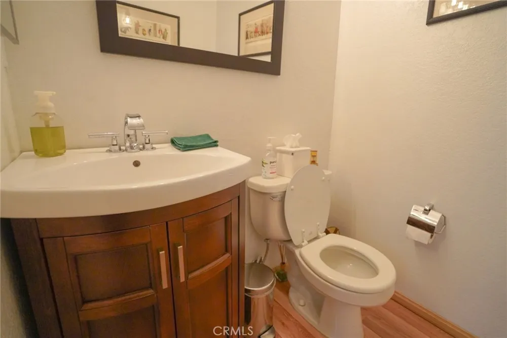 15735 Nordhoff #26 Los Angeles, CA 91343