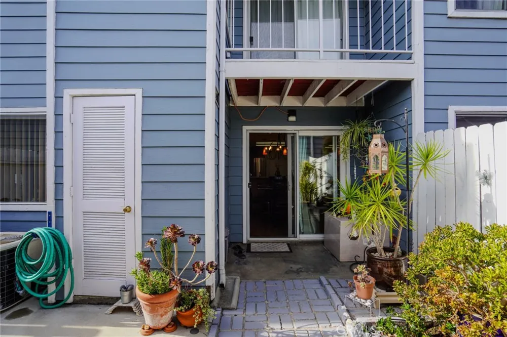 15735 Nordhoff #26 Los Angeles, CA 91343