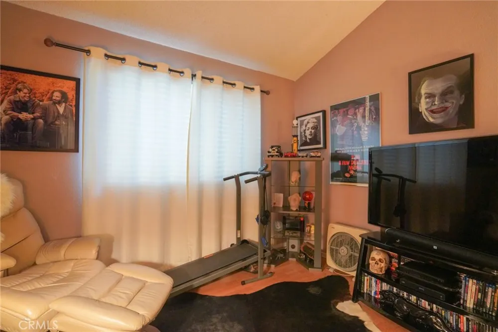 15735 Nordhoff #26 Los Angeles, CA 91343