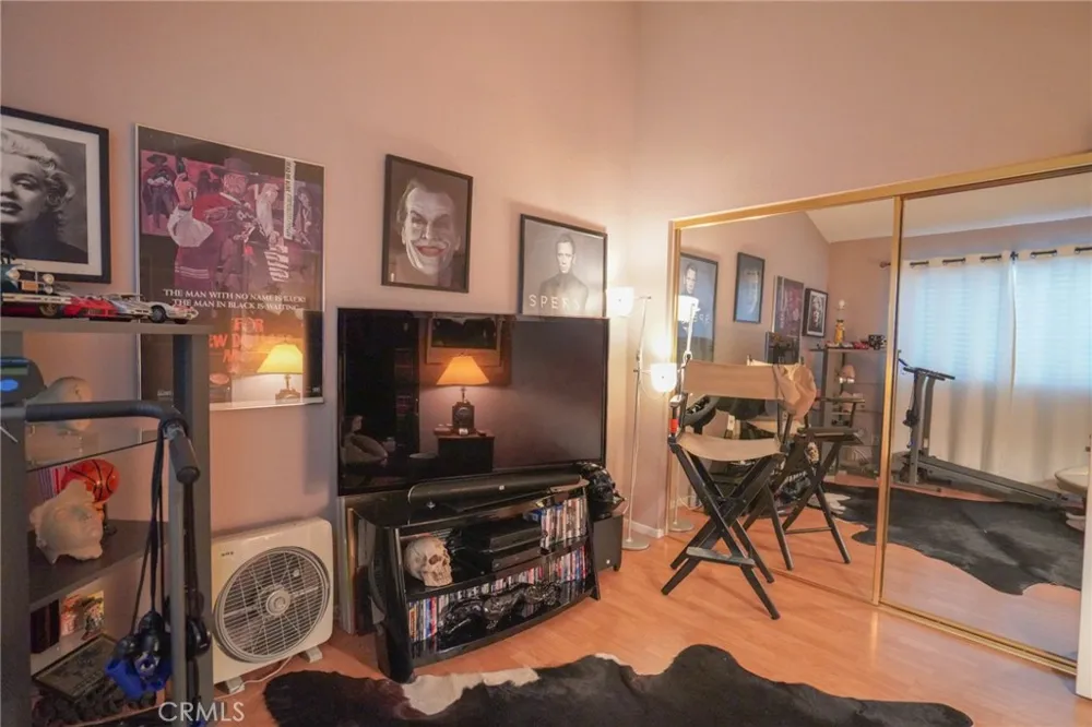 15735 Nordhoff #26 Los Angeles, CA 91343