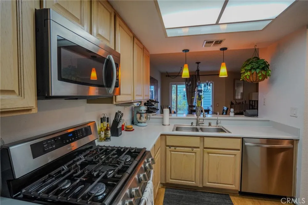 15735 Nordhoff #26 Los Angeles, CA 91343
