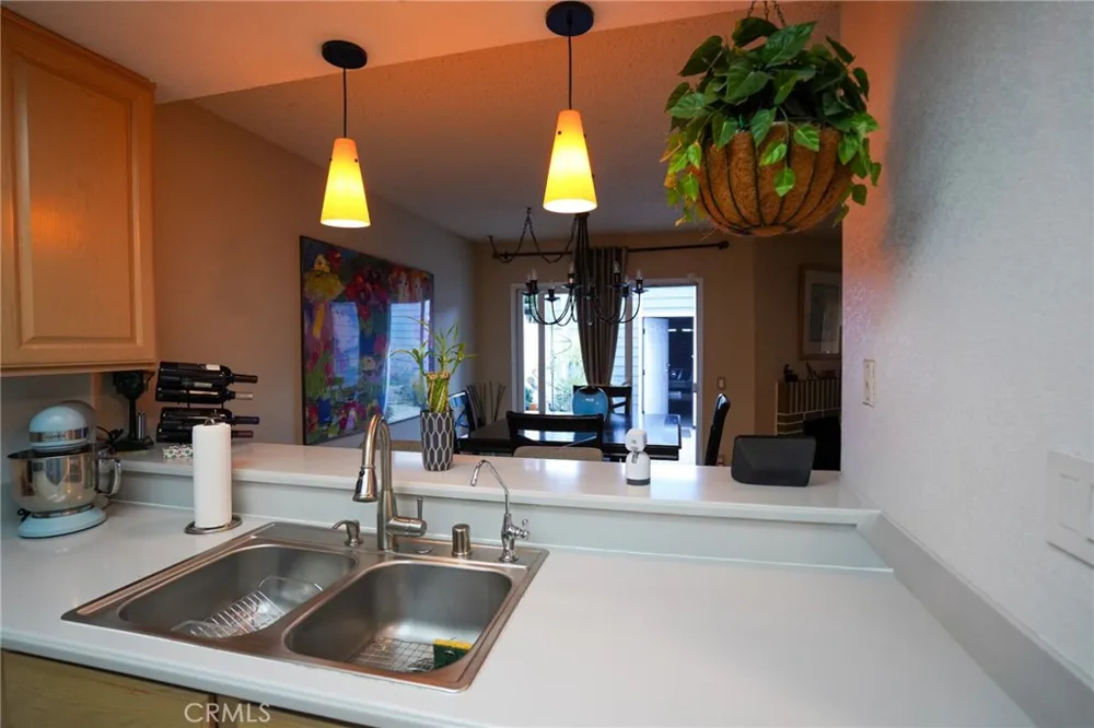 15735 Nordhoff #26 Los Angeles, CA 91343