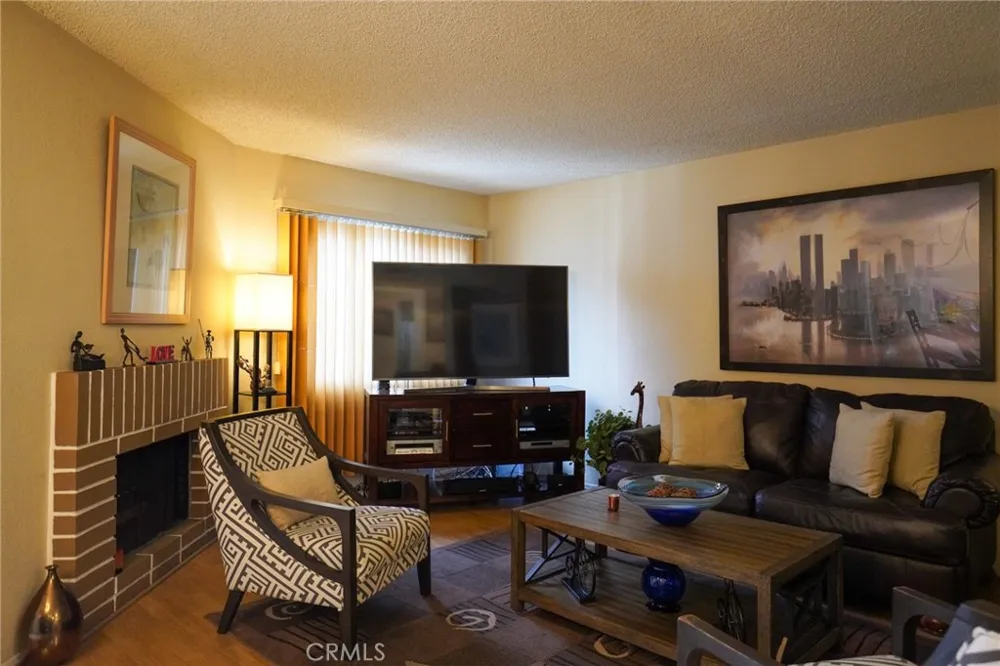 15735 Nordhoff #26 Los Angeles, CA 91343