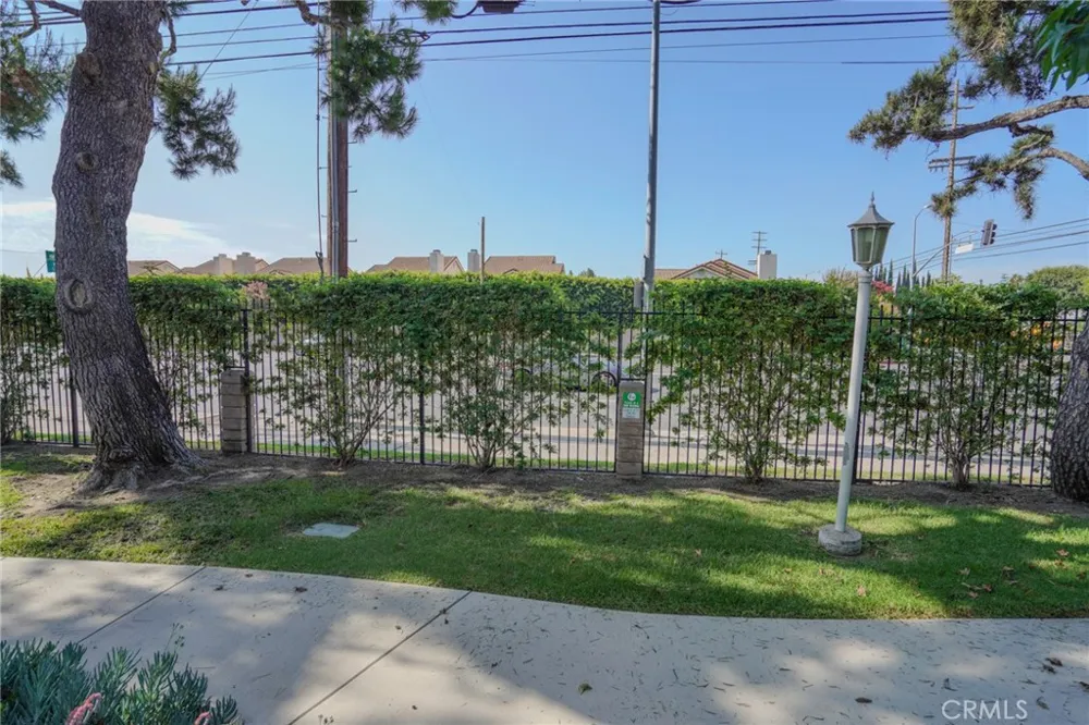 15735 Nordhoff #26 Los Angeles, CA 91343