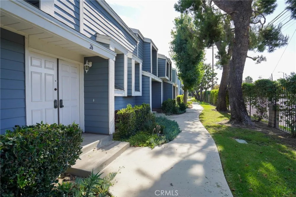 15735 Nordhoff #26 Los Angeles, CA 91343