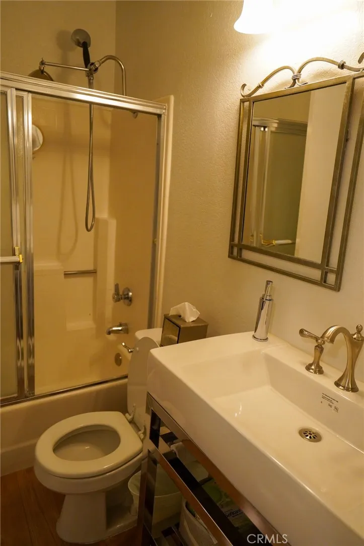 15735 Nordhoff #26 Los Angeles, CA 91343