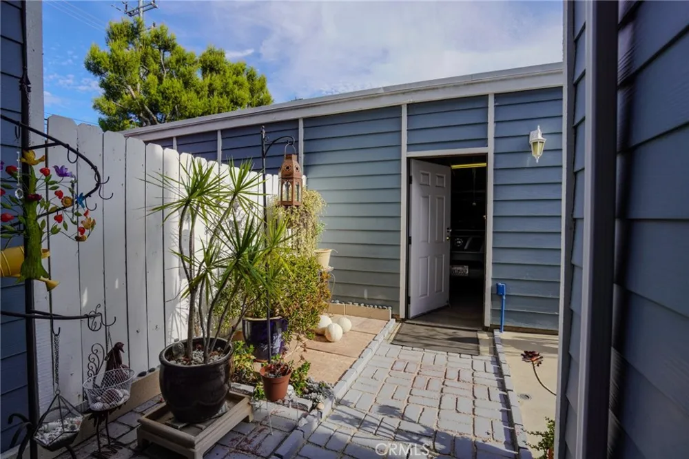 15735 Nordhoff #26 Los Angeles, CA 91343