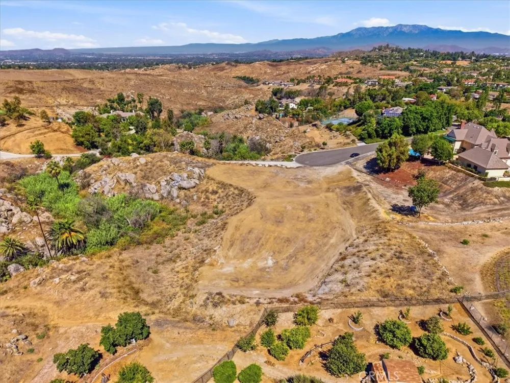 6824 Boulder Creek Riverside, CA 92506